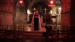 Ave Maria de Caccini par  Veronica Antonelli Crypte Chartres film Farouk Rahal aout 2019