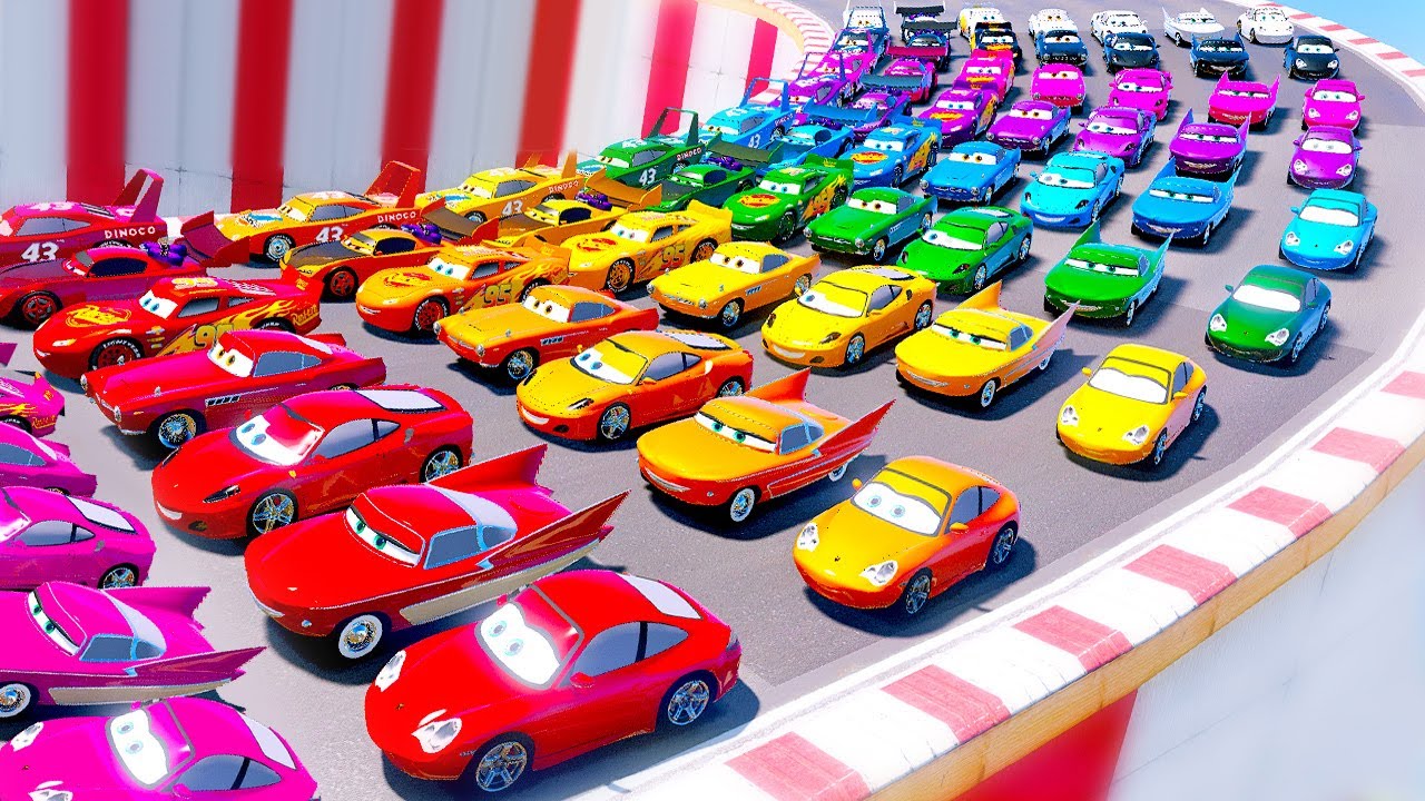 Crazy ramp jumps color Race Cars Lightning McQueen King Dinoco 43 Ferrari Boost Finn McMissile Flo!