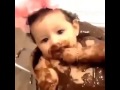 Çikolata Banyosu Yapan Küçük Kızın Isıra Isıra Yemelik Hali