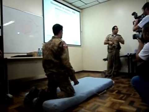 Treinamento da Polícia Militar - arma Teaser