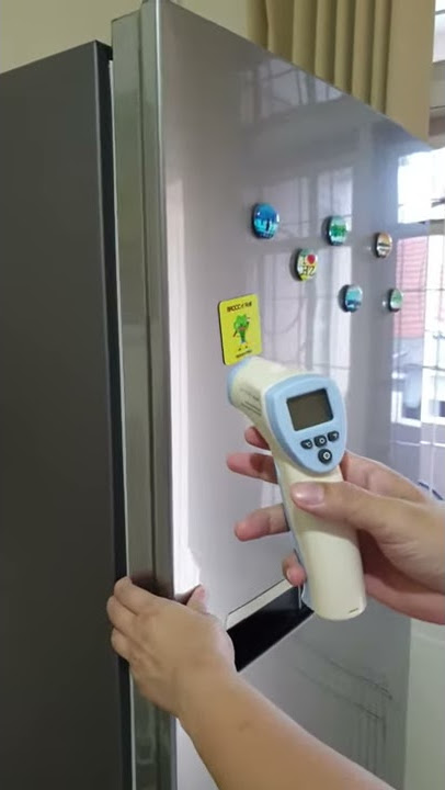 Thermometer gun testing suhu freezer