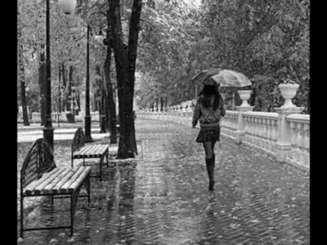 мужские слезы и дождь. плачет весна. слушать песню льет теплый дождь. поющие под дождем. льёт ли тёплый дождь ободзинский.