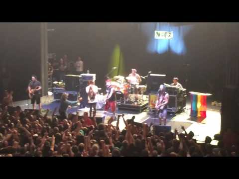 NOFX + guy kicked in face - Linoleum FRIDAY 7 November Sydney