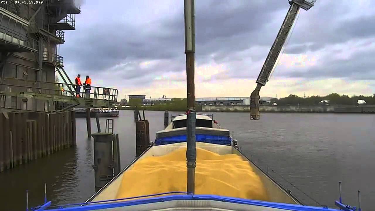 Unikátní přímý přenos Lodí do Hamburku - vykládka obilí 2016-04-18 200x