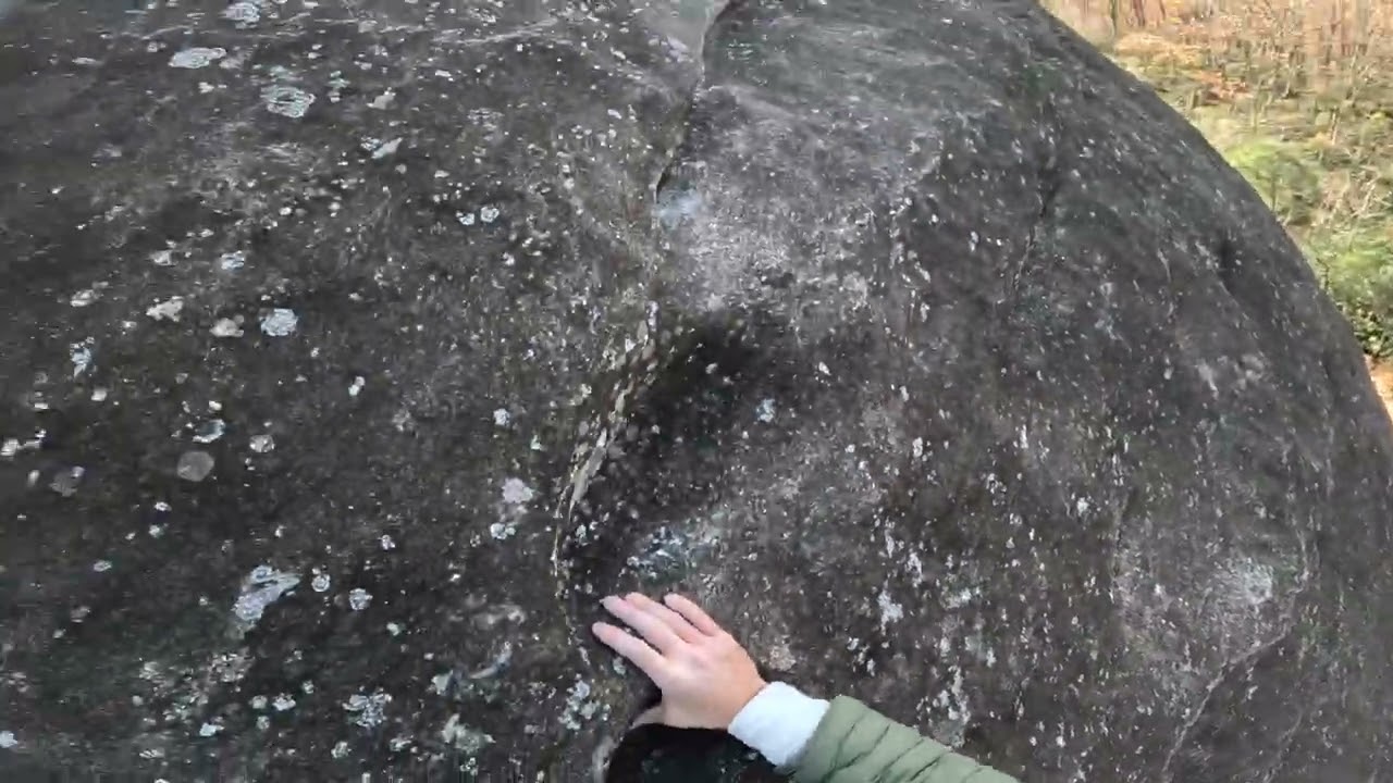 Looking Glass - Nose Area - Sundial Crack (5.7+) P2 trad lead