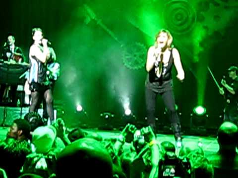 Sugarland with Sara Bareilles in Orlando, FL October 20, 2011 'Come On Eileen'.AVI