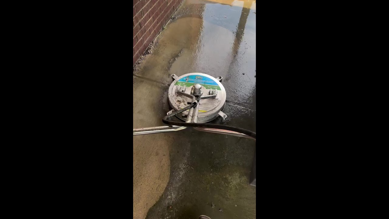 Achieve Streak-Free Driveway Cleaning with the SurfaceMaxx Cleaner! 