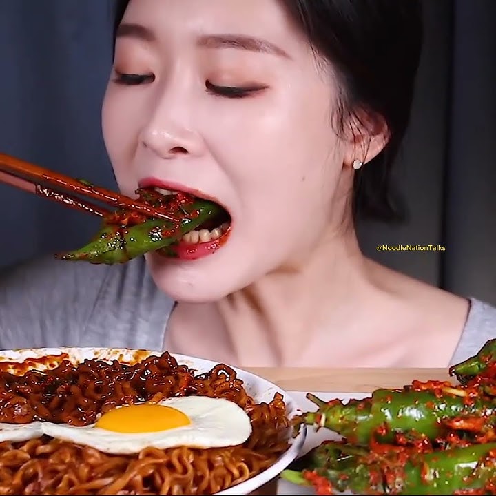 Black Bean Noodles With Chili Kimchi & eggs😋❤️#asmr #noodles #eggs #bigbites #mukbang @Fumeyamyam