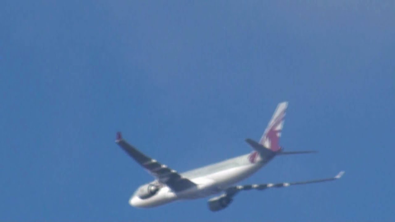 airbus a220 Qatar Airways Airbus A330-200 over Berlin