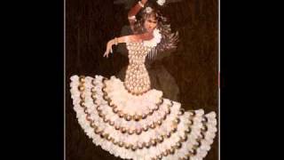 Dolls made of shells عروسة من الصدف والقواقع