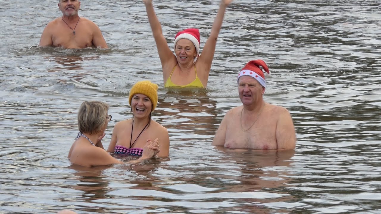 Hódít a jeges fürdőzés Kecskeméten, egyre többen vannak a Sivatagi Fókák