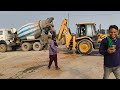 Milar gadhi gaddhe me ja ghusa or jcb 3dx aaya nikalne dekho e video