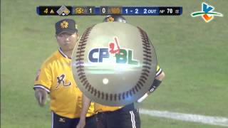 20131008 CPBL 象VS獅 4上 黃仕豪大難不死，差點遭牽制出局
