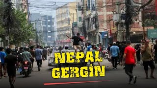 Nepalde Protestocular Her Şeyi̇ Yakiyor
