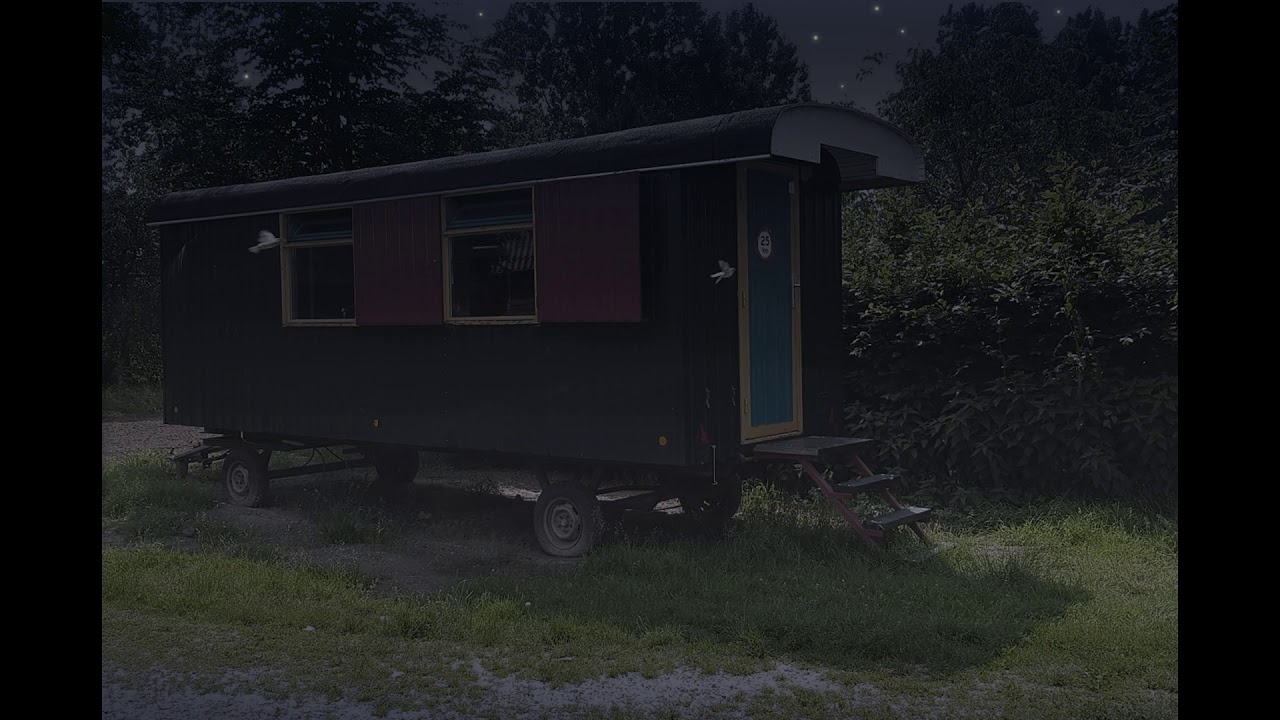 'Pet van Ket' beluisterd van buiten de pipowagen op een regenachtige avond YouTube