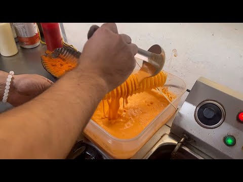 Tibetan & Nepali street food in India : Majnu ka Tila Tibetan colony | Street food of India