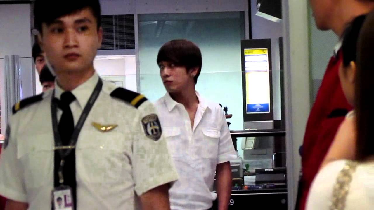 201206622CNBLUE香港機場接機  CNBLUE IN HK AIRPORT