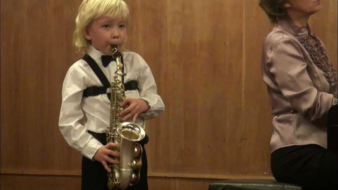 Танец с саксофонами в детском. Саксофон дети. Трио саксофонистов. Саксофон Levante lv-as4105. Денису 5 лет.
