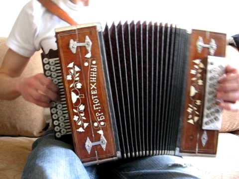 На гармошке тропа запорошена. Гармонист на улице болотова. На тропинке снежком запорошенной. По тропинке снежком запорошенной. По тропинке снежком запорошенной.