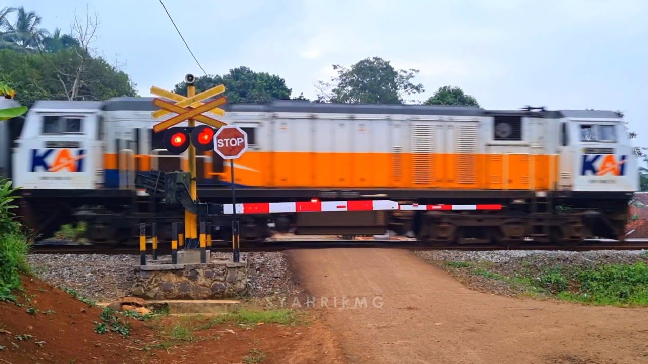 Perlintasan Kereta Api Sirine Tercepat Sekarang Lampu Palangnya Sudah Menyala!