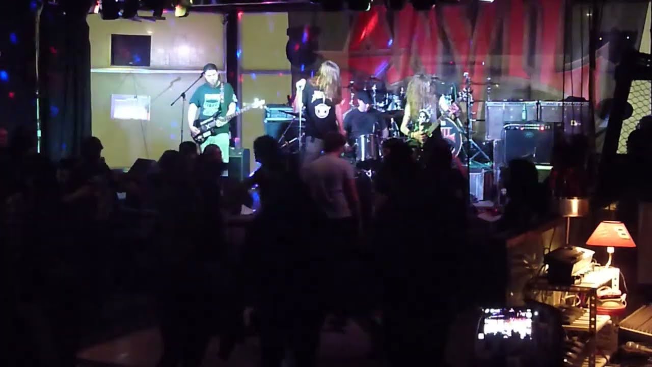 Ithron opening for Anvil (Canada 2015)