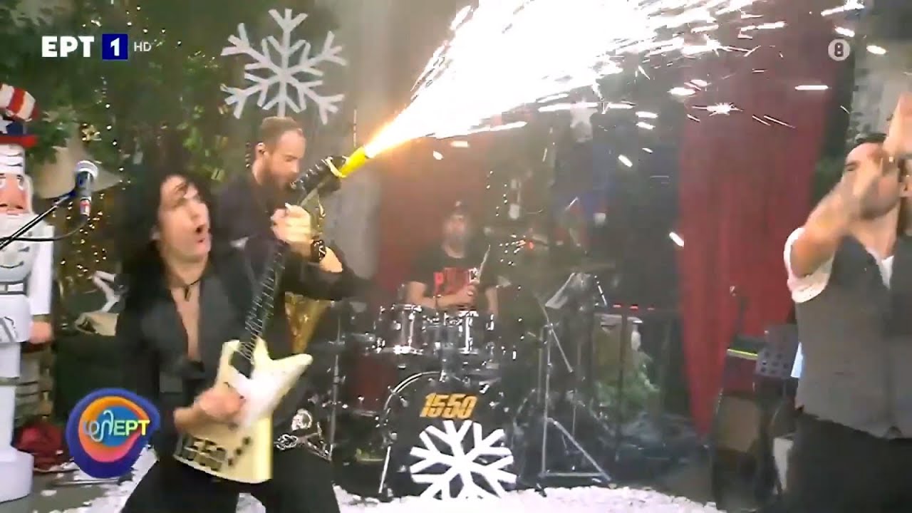 15 50 - live@ΕΡΤ1 Christmas 2020 | Βενζινάδικο Ι Παραμύθι Με Λυπημένο Τέλος Ι Θαλασσογραφία