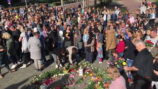 Honderden lopen stille tocht voor omgebracht gezin Papendrecht