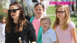 Jennifer Garner Takes Her Kids Violet, Seraphina & Samuel Affleck To Church 8.7.16