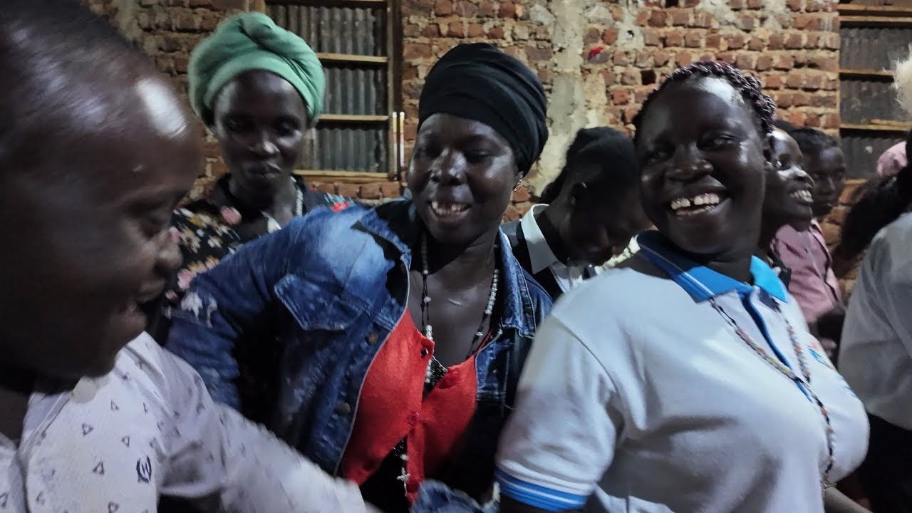 Lugbara Choir Bursts into Joyful Song During Offering | Everyone Dances in Praise