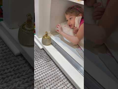 لولو كسرت الزجاج بغرفتها 