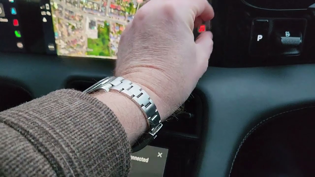 Porsche Taycan 4S Sport Turismo - satisfying screen 'unboxing' (includes passenger screen option)