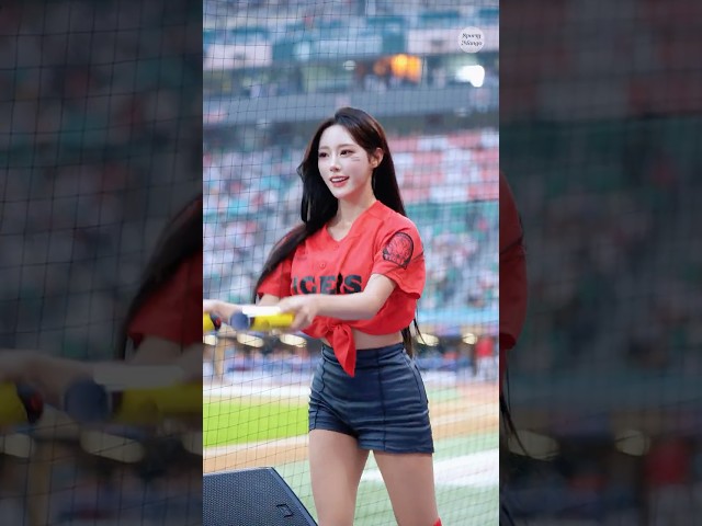 김민서 치어리더가 응원하면 김도영은 홈런칠꺼야