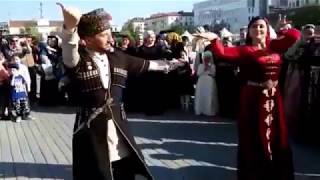 НЕРЕАЛЬНО КРАСИВЫЙ ТАНЕЦ ЧЕЧЕНЦЕВ ПРОИЗВЕЛ ФУРОР...