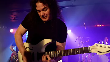 Vinnie Moore THE MAZE