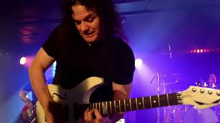 Vinnie Moore THE MAZE chords