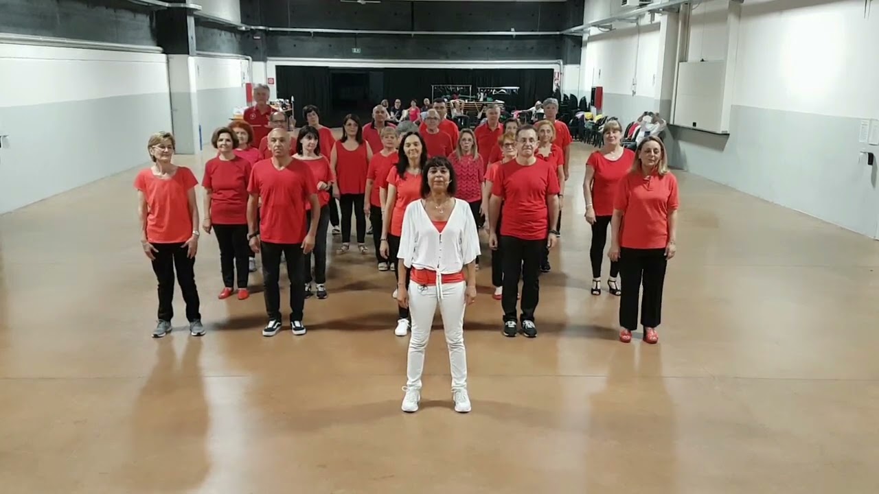 Carla Fantastik presenta ballo di gruppo BACHATA TRADIZIONALE