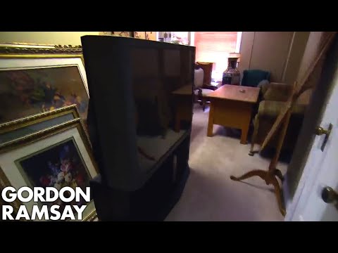 Youtuber - Gordon is Completely Appalled by Hoarder Hotel | Hotel Hell