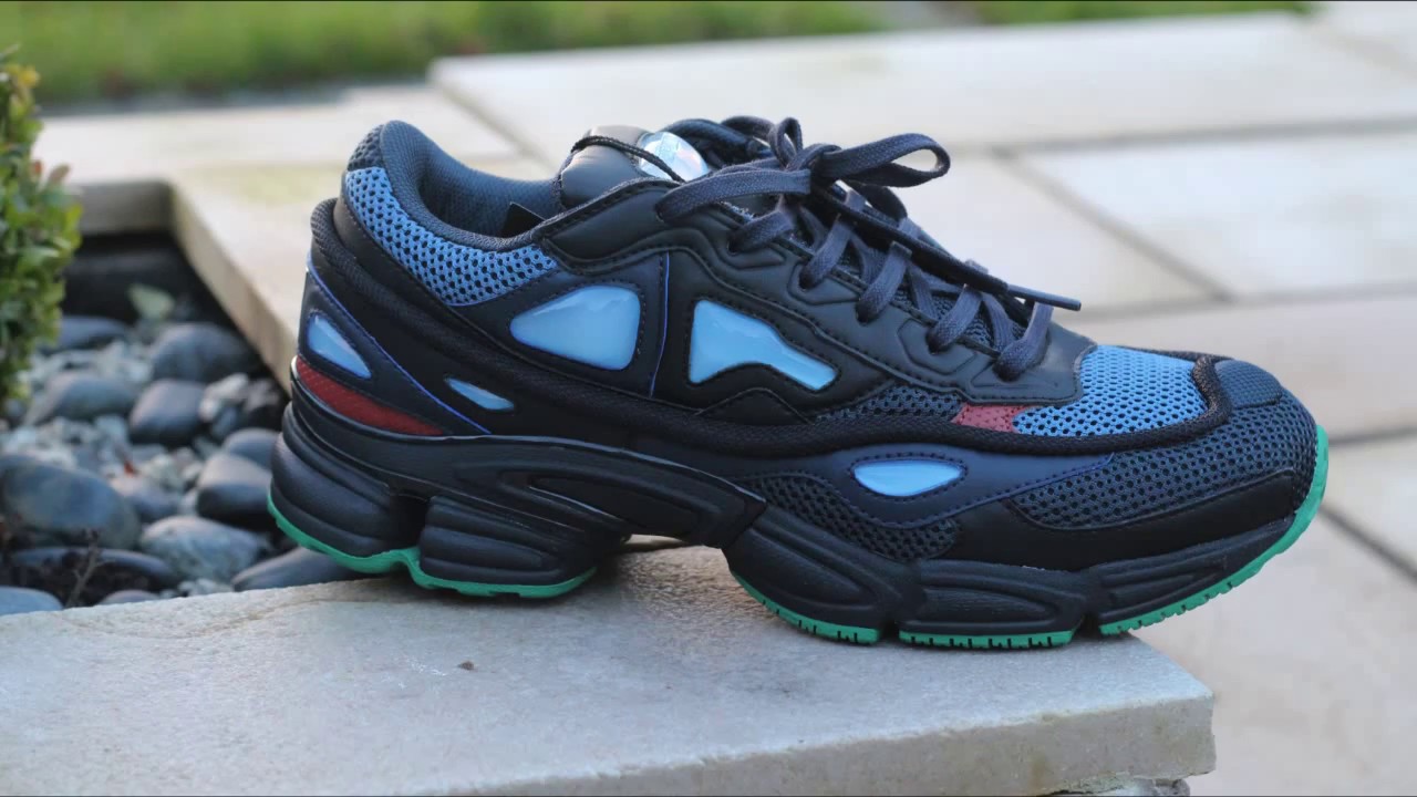 Apariencia Revolucionario freír Raf Simon Adidas Ozweego 2 - Marine Black Pick up + on foot - YouTube