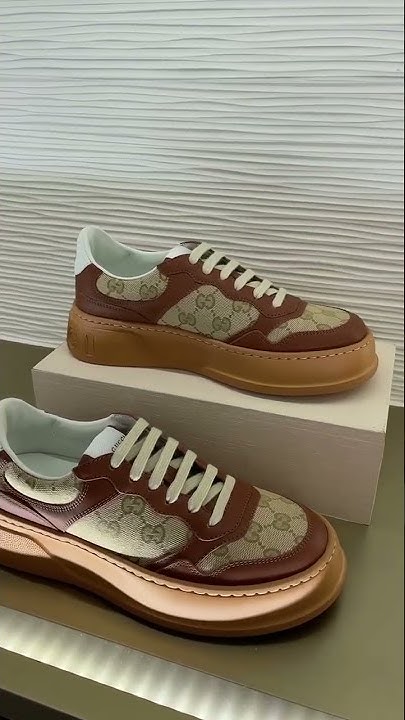 Женские коричневые кожаные кроссовки Gucci Кеды Гуччи с перфорацией GG ...