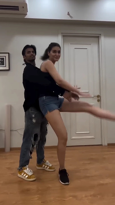 Throwback to when #kritisanon grooved on her superhit song #shorts #bollywood #actress