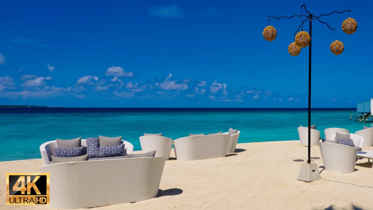 【アミラ・モルディブ】癒しの波音＆カフェ気分BGM｜綺麗な海の4K映像 ｜Maldives seaside cafe & relaxing ambience in 4K