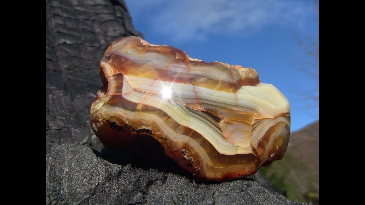 アゲット Agate メノウ 組成 特徴 歴史 産地など宝石のスペックを写真や動画で学ぶ