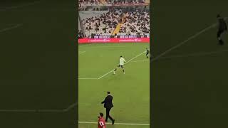 Antalyaspor - Beşiktaş Maçının Devre Arasında Sahaya Giren Iki Çocuk