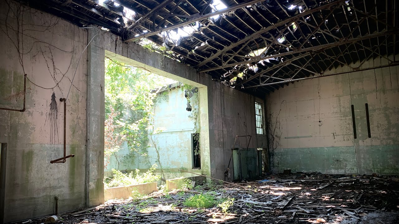 Abandoned 1960’s High School - Exploring with Lyle