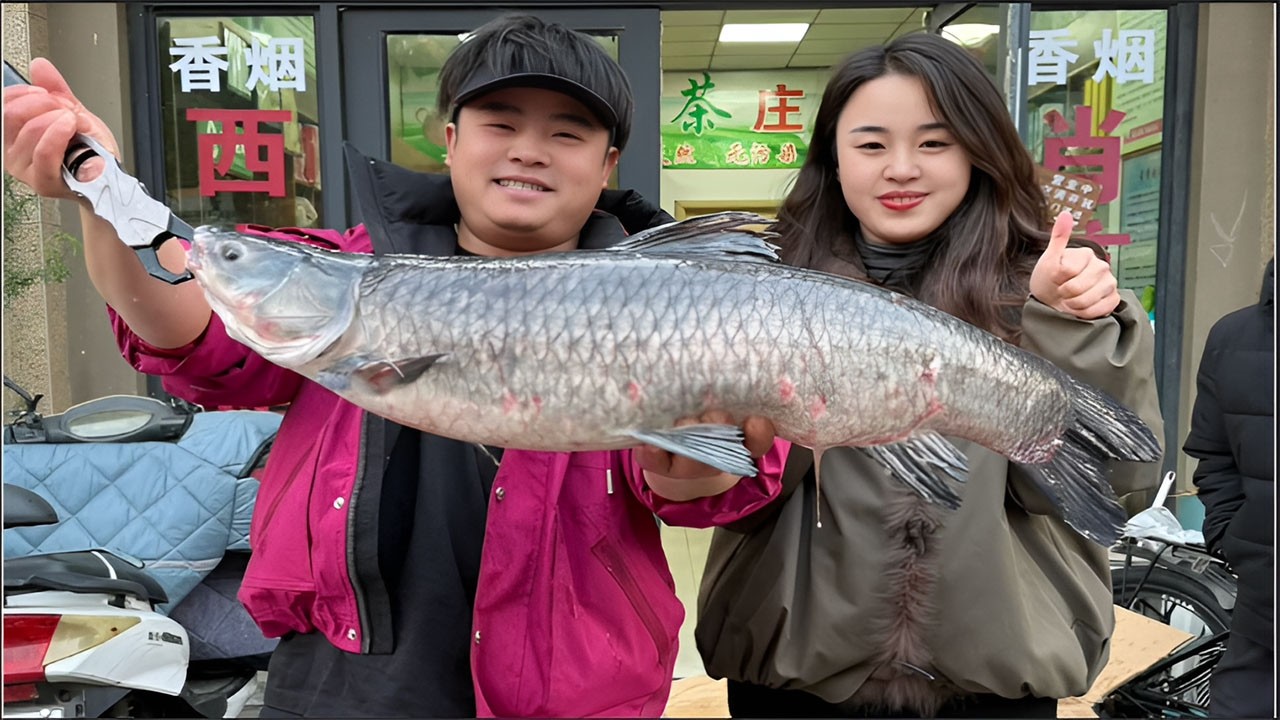 美女一句话把我整不会了！“抽烟只抽芙蓉王”后面怎么说？评论区等你们补全！