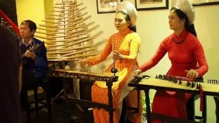 Exceptional vietnamese buffet with live music at bong sen in hcm city
.