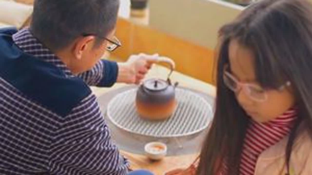 整齐的屋子，干净的厨房，全家围在一起吃着热气腾腾的晚饭，真幸福 #晚饭  #猪肚鸡火锅