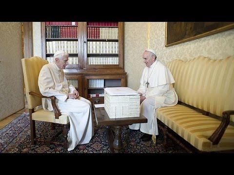 Papa Francis, selefini ziyaret etti