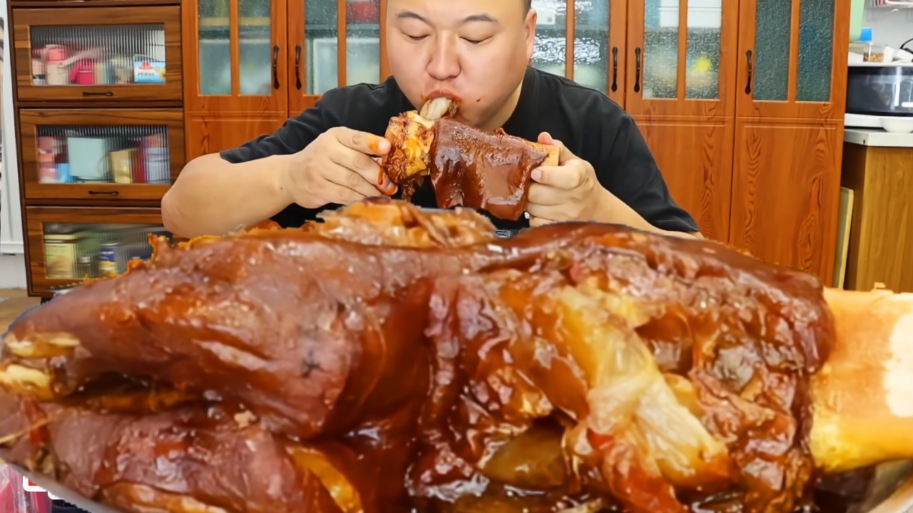 🔥【辣卤牛蹄】16 斤大牛蹄做辣卤！软糯 Q 弹直爆胶，胶原蛋白拉满