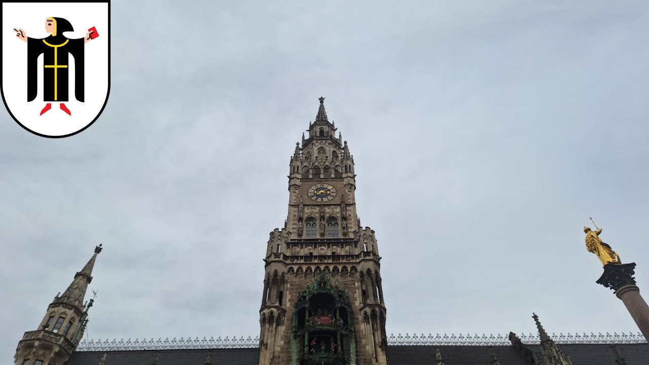 München (D) Glockenspiel des Rathaus, Läuten der Jubiläumsglocke & Frauenkirche für Papst Franziskus
